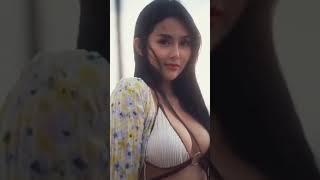 Selebgram Cantik Amelia NS saat Berjalan di Bali