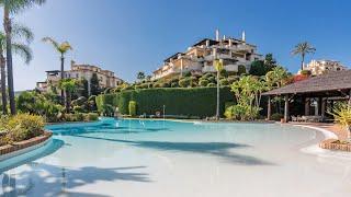 The six-room apartment for sale in residential Capanes del Golf, Benahavis (Marbella)