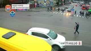 На перекрестке Черняховского и Горького пьяный самозванец изображал регулировщика