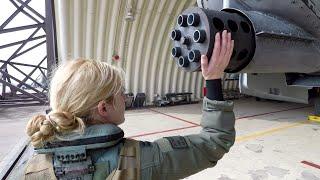 Fantastische A-10 Thunderbolt Kampfpilotin in Aktion, US Air Force