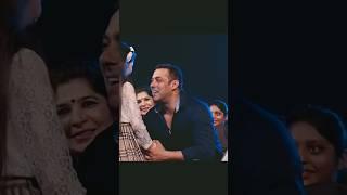 ️Salman Khan crying when munni got award for Bajrangi bhaijaan #emotional#salmankhan