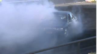 26 MRSQGL HOLDEN V8 STATESMAN BURNOUT AT AUSTRALIA DAY BURNOUTS WSID 25 1 2015