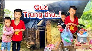 2 BÉ SÍNH BẤT NGỜ NHẬN QUÀ TRUNG THU CỰC KHỦNG...BÉ VÀ KHÔNG...?