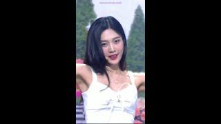 Joy – Singing #2: "Oh hey! Gateun kkumsoge, uril gyesok bulleo daen" [stage compilation]