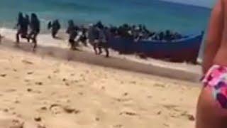 The moment of the arrival of secret Moroccan immigrants to the coast of Spain