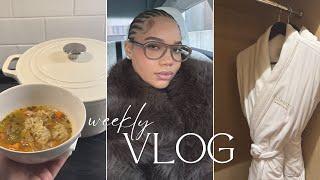 WEEKLY VLOG | gift shopping, luxury staycation, new hair, cozy soup & more!