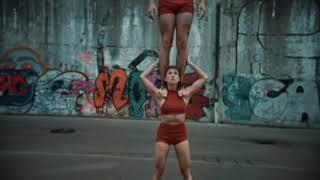 Big man stands on shoulders of smaller Woman #liftaguychallenge