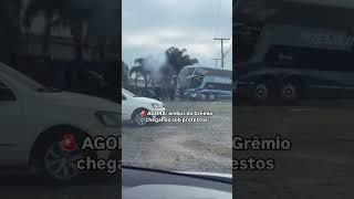 Protestos na entrada do CT do Grêmio. #futebol #gremio #gremioxbahia #noticias