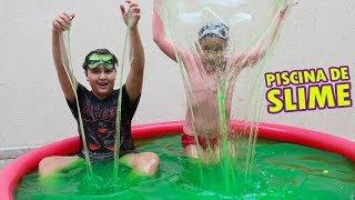 MARIA CLARA E JP BRINCANDO NA PISCINA DE SLIME