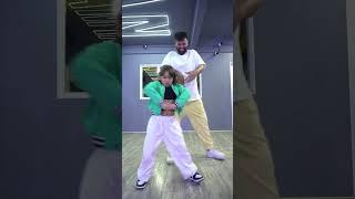Miren la actitud de esta pequeña 🫣