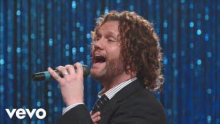 Gaither, David Phelps - There Is a Fountain (Live)