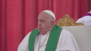 Pope remains hospitalized; no new respiratory crises