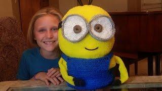 GIGANTIC RAINBOW LOOM MINION - World's Largest