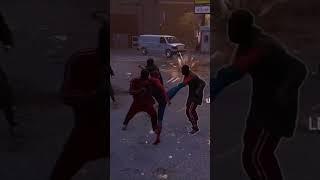 Spiderman fights thieves alone and wins