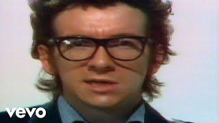 Elvis Costello & The Attractions - (I Don't Want To Go To) Chelsea