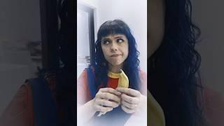 Heloisy wanted to give the last banana to her friend ️
