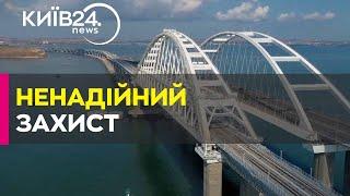 Загородження, якими РФ “захищає” Кримський міст, плавають поблизу Керчі