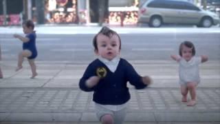 Реклама "Минеральная вода Evian". (evian baby&me hd реклама)