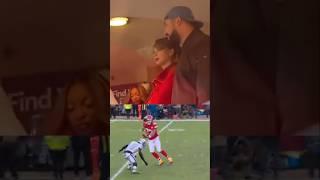 Taylor Swift and ross Travis Sweet Moment at the Chiefs vs. Raiders: A Heartfelt Conversation!"