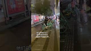 请把盲道还给他们，这是他们的生命之路 盲人 盲道 画一个故事