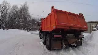 Засыпало снегом дорогу!!! Фуры буксуют, помогаю им доехать до загрузки или выгрузки!