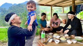 Joy broke out when Pao met baby Bon and Huong again - A reunion of happiness