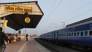 31111 Galloping Sealdah - Katwa Local arriving at Garifa station #easternrailways #trainjourney