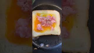Delicious Breakfast Recipe: Eggs and Bacon with Freshly Baked Bread