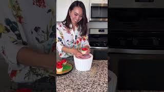 Who needs flowers when you can have cupcakes?  Last-minute Mother’s Day hack!! Fill any bucket