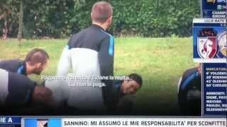 Antonio Cassano scherza in allenamento con Wesley Sneijder  per la multa!!!