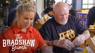 Terry Bradshaw Causes Chaos While Making Sandwiches | The Bradshaw Bunch | E!