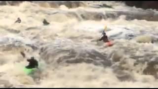 Kayakers Take Advantage of Storm Desmond Flooding (Storyful, Weather)