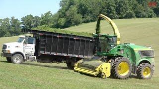 956 hp JOHN DEERE 9900 Forage Harvester Chopping Alfalfa