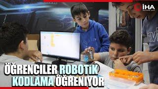 Öğrenciler Robotik Kodlama Öğreniyor