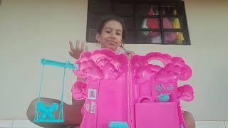 Brincando  com  a  minha  casinha  de  Barbie 