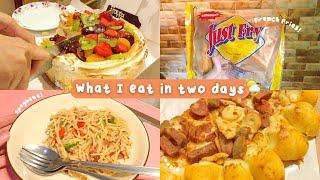 what i eat in a day (actually 2 days) : bread, spaghetti, french fries, pizza! | Indonesia