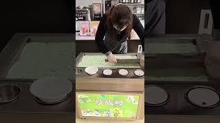 Making fresh green ice cream #friedicecream #hmdelish #friedyogurt #icecreamrolls #slime