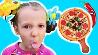 ULYA PRETEND PLAY with TOY CAFE with Kitchen Playset and COOKS PIZZA!