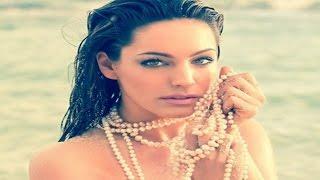 Kelly Brook Wears Nothing but a Pearl Necklace in her Sexiest ever Throwback Shoot