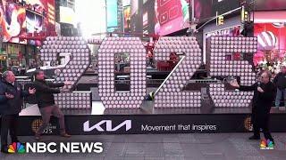 Good News: New Year's wishes in Times Square confetti