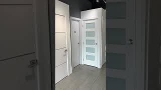 Usi de interior moderne Brooklyn Doors inc Showroom