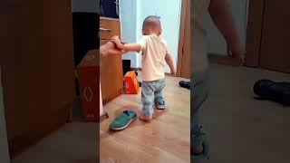 BABY RASUL AND BIG SHOES #shorts #like #subscribe #baby #trend#play#kz#english#family#shoes#big#kids