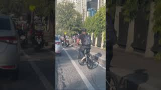 Dangerous maneuver! How to get out of the bike lane!!!