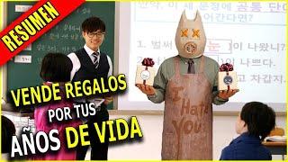  resumen : SE CUBRE EL ROSTRO PARA VENDER REGALOS A LAS PERSONAS QUE ODIAS || Ahora te cuento