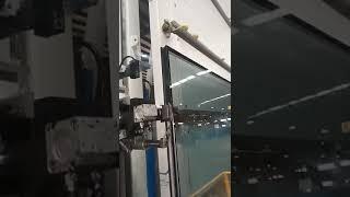The fully automatic insulating glass sealing machine is revolutionizing the glass manufacturing.