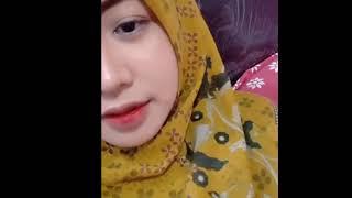 cewek jilbab manis