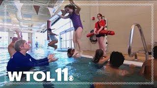 Elementary school students making a splash in Washington Local's swim class