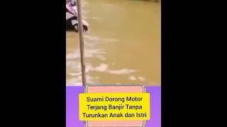 Menyentuh hati !! Suami dorong motor terjang banjir demi anak dan istri