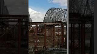 Падение 600 тонн жд моста вниз на землю