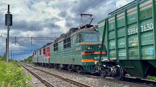 Электровоз ВЛ80с-1283/810А с достаточно большим грузовым поездом.